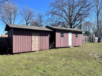 1205 N 8th St, Henryetta, OK 74437