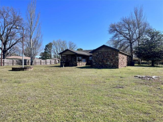 1205 N 8th St, Henryetta, OK 74437