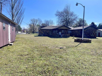 1205 N 8th St, Henryetta, OK 74437