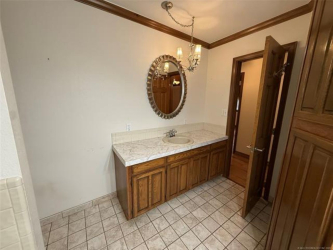 1001 S B St, Henryetta, OK 74437