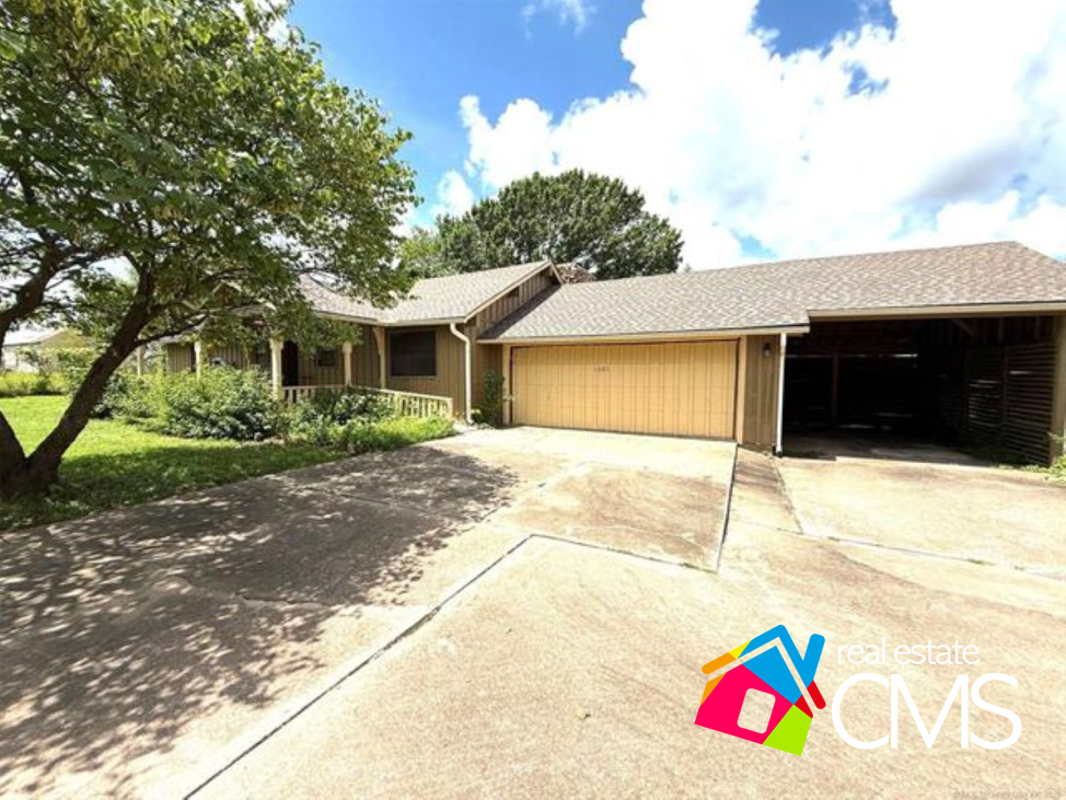 1001 S B St, Henryetta, OK 74437