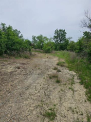 24 Holly Rd, Henryetta, OK 74437