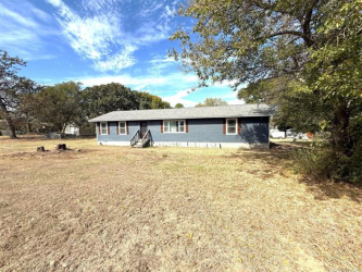 304 Hickory Dr, Henryetta, OK 74437