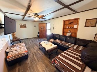 402 Robertson Hwy, Henryetta, OK 74437