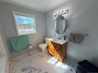 402 Robertson Hwy, Henryetta, OK 74437