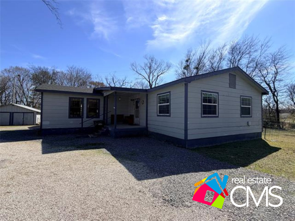402 Robertson Hwy, Henryetta, OK 74437